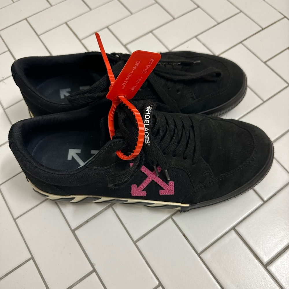 OFF-White Vulc Low Black Fuchsia Sneakers size 42